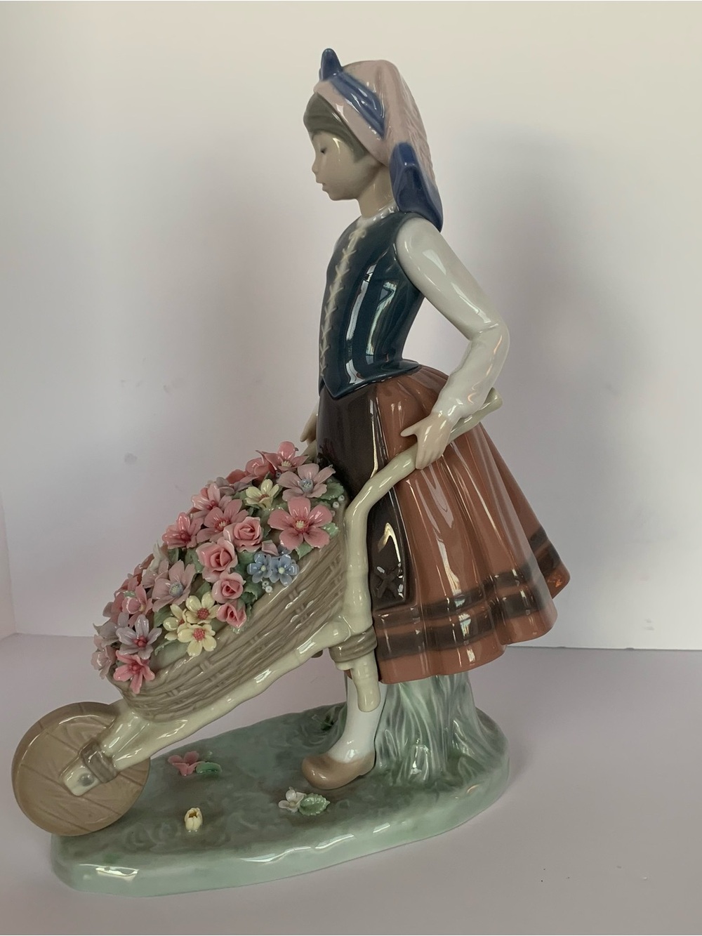 Lladro A Barrel of Blossoms #1419 - Picture 3 of 13